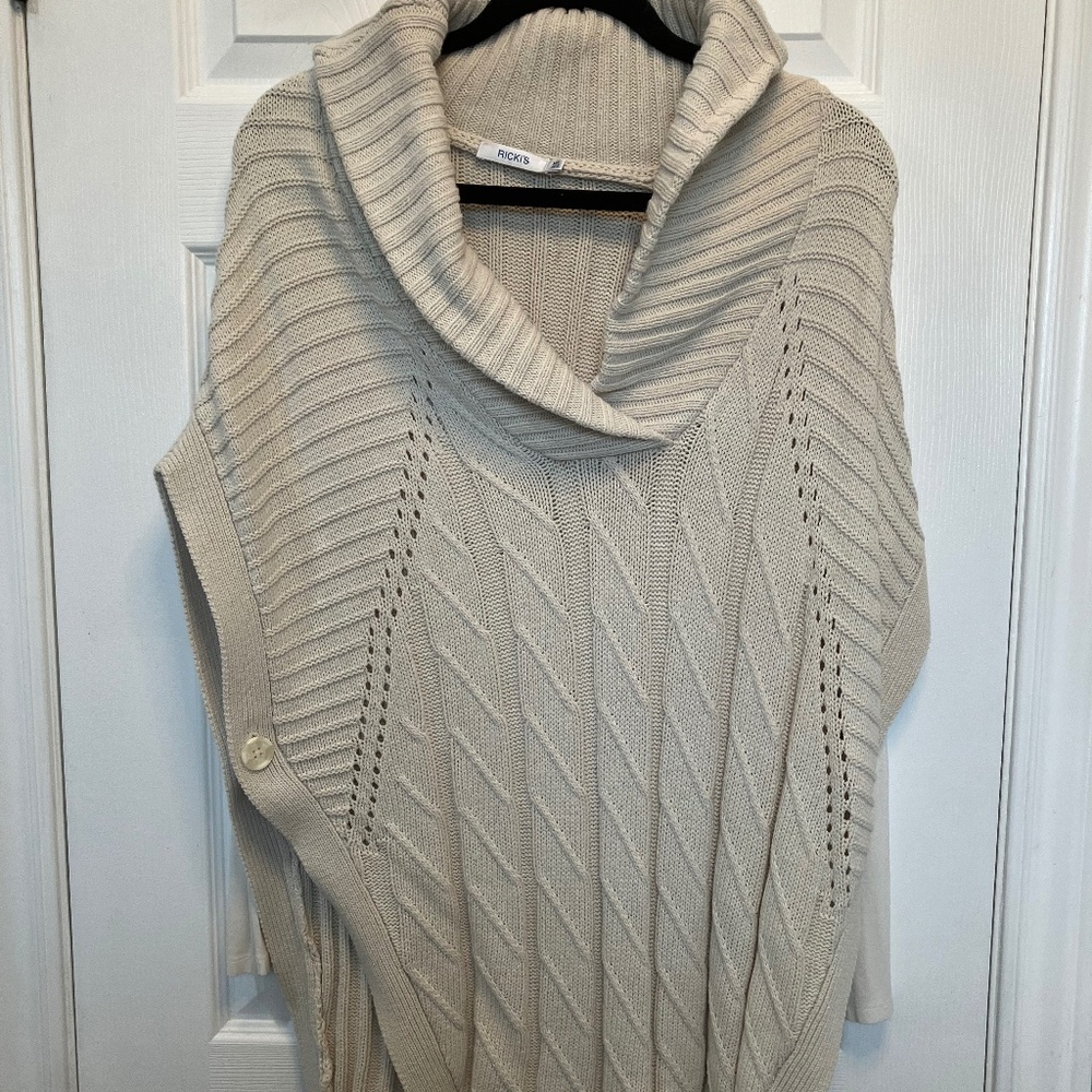 2 Piece Set- warm Poncho and Long sleeve T-Shirt